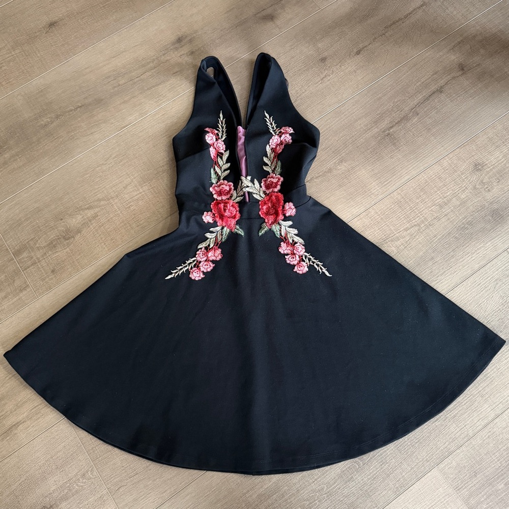 Mystic LA Romantic Roses Black Embroidered Skater Dress‎ Small Plunge Neck Goth